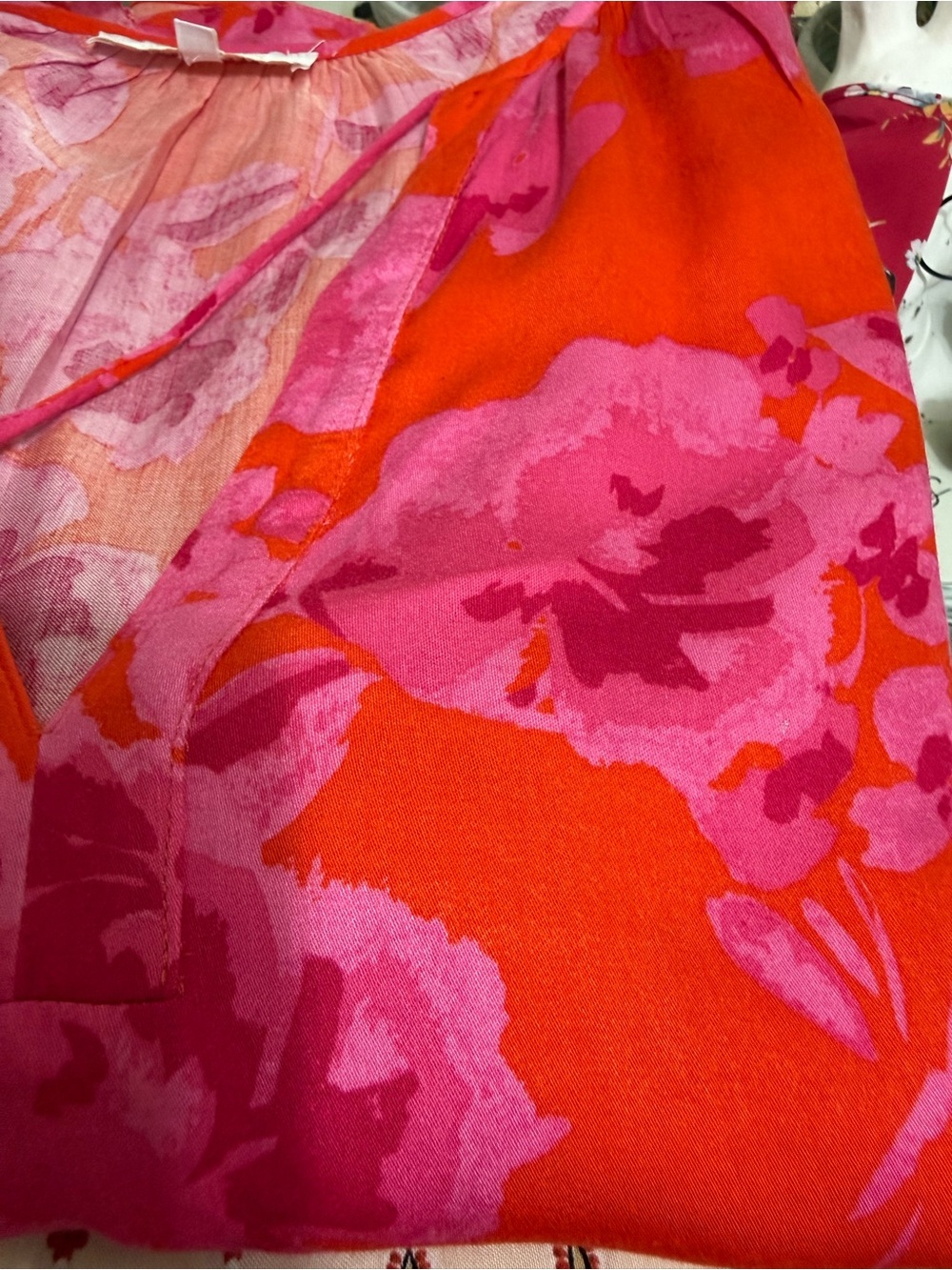 Olivaceous Fuchsia Pink Floral Ruffle Sleeve V-Neck Blouse size Large - Picture 6 of 7